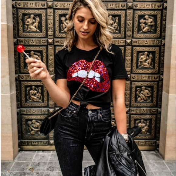 1 left!New Sexy Sequin Bite My Lip Graphic T-Shirt - Picture 4 of 7